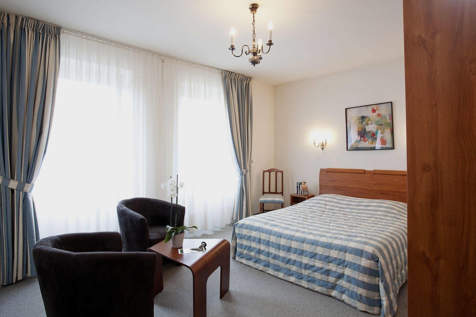 Logis Hotel-Restaurant De La Poste Урматт Экстерьер фото