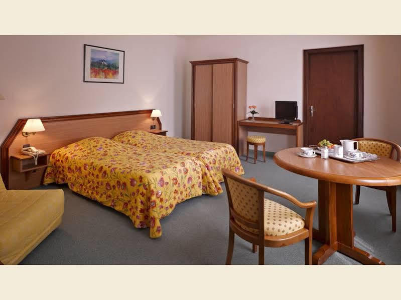 Logis Hotel-Restaurant De La Poste Урматт Экстерьер фото